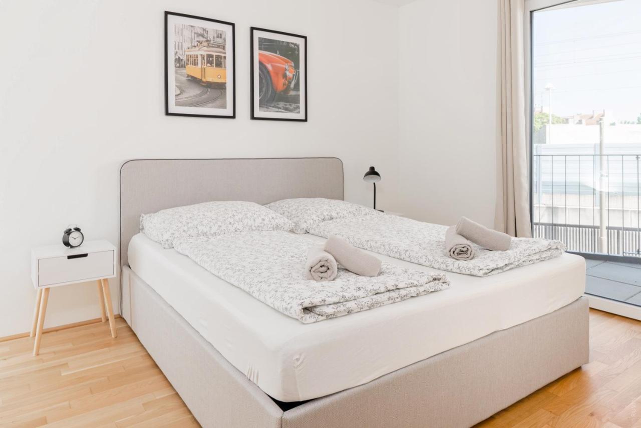 Whats-App Self-Check-In - 1Br Apartment, Near Airport,15 Min To Center ウィーン エクステリア 写真