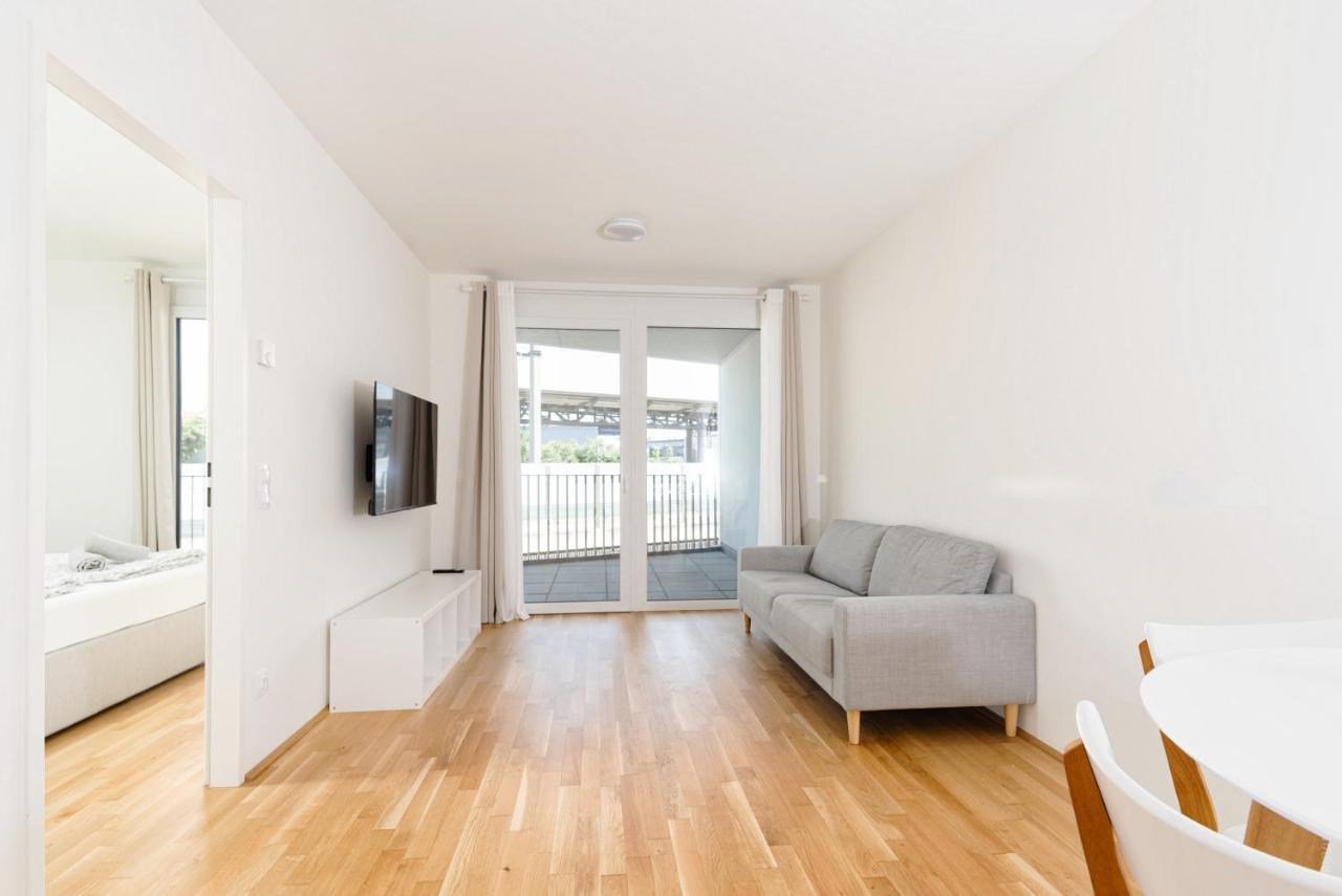 Whats-App Self-Check-In - 1Br Apartment, Near Airport,15 Min To Center ウィーン エクステリア 写真
