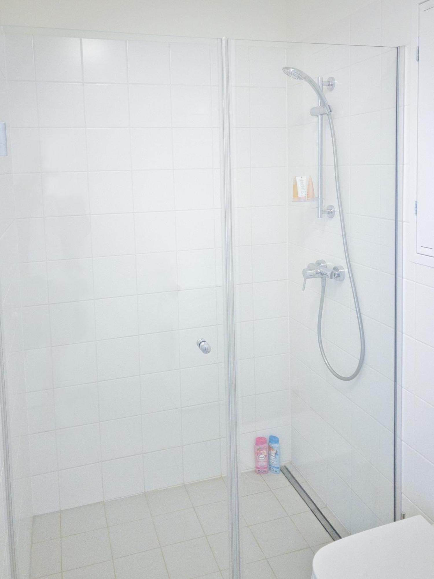 Whats-App Self-Check-In - 1Br Apartment, Near Airport,15 Min To Center ウィーン 部屋 写真