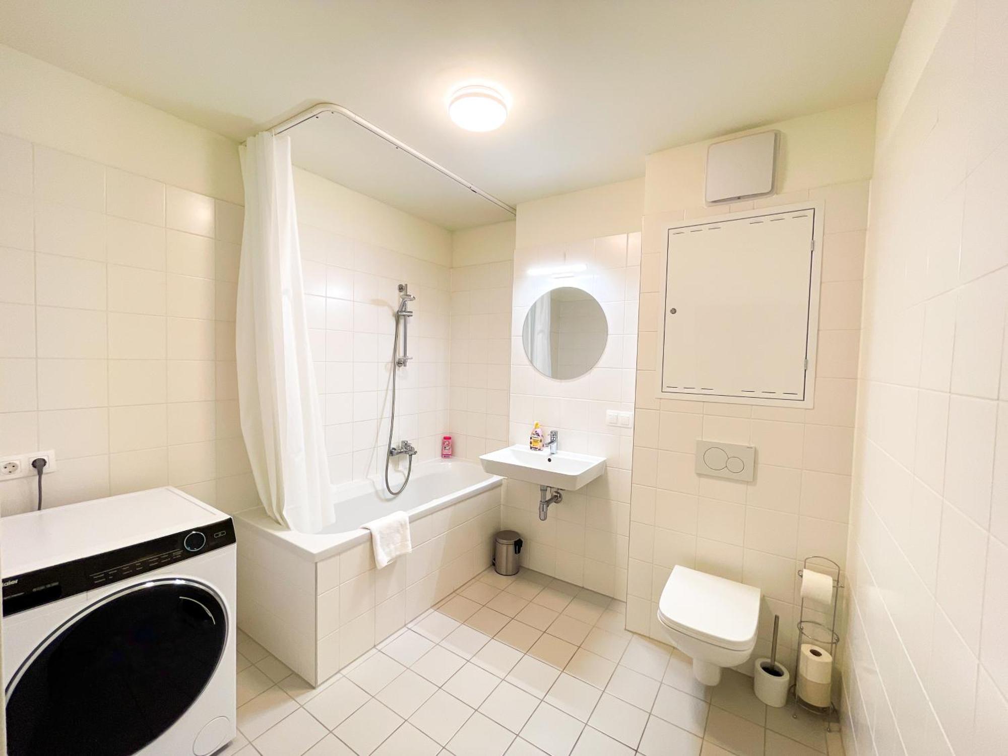 Whats-App Self-Check-In - 1Br Apartment, Near Airport,15 Min To Center ウィーン 部屋 写真