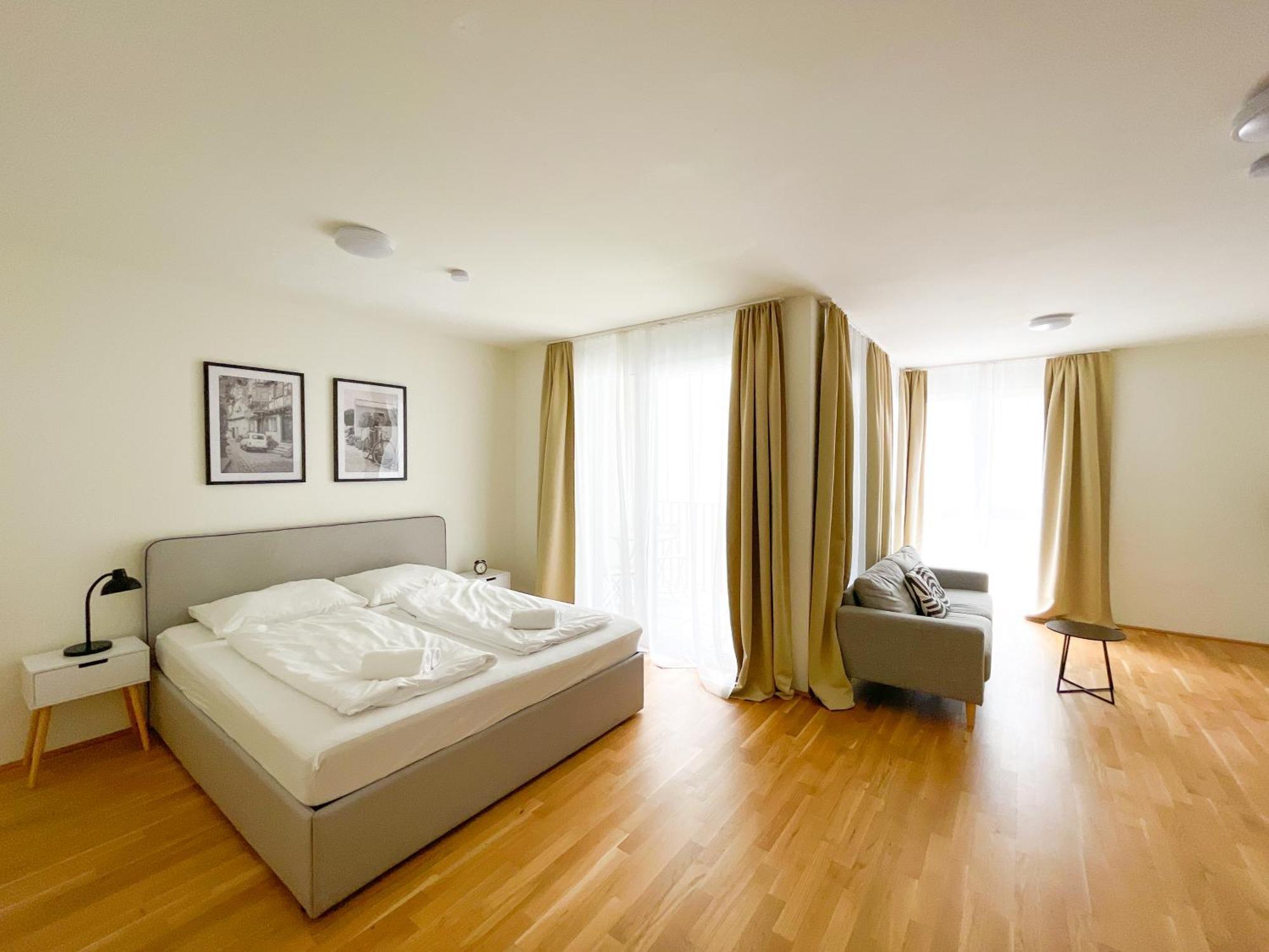 Whats-App Self-Check-In - 1Br Apartment, Near Airport,15 Min To Center ウィーン 部屋 写真