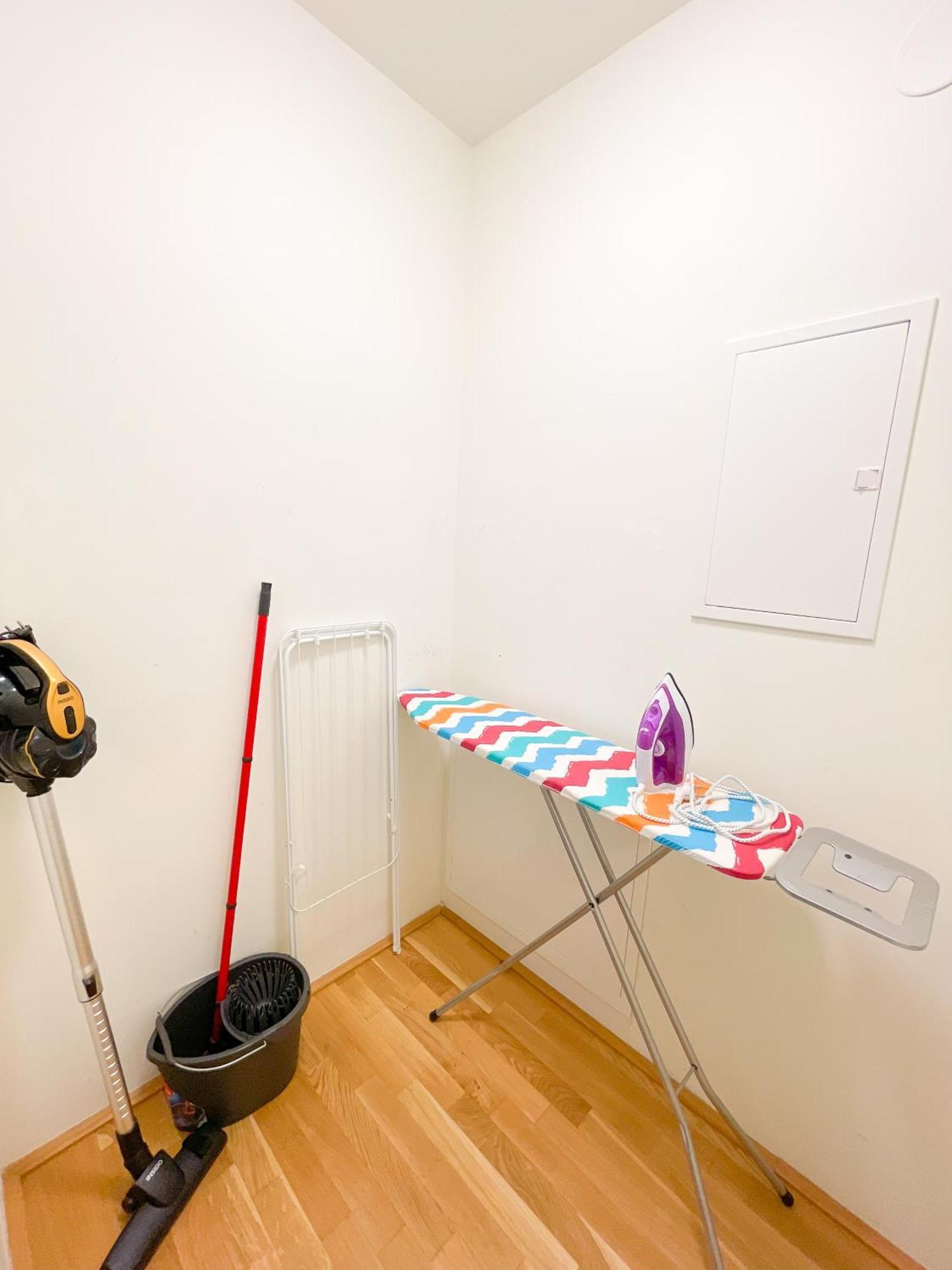Whats-App Self-Check-In - 1Br Apartment, Near Airport,15 Min To Center ウィーン 部屋 写真