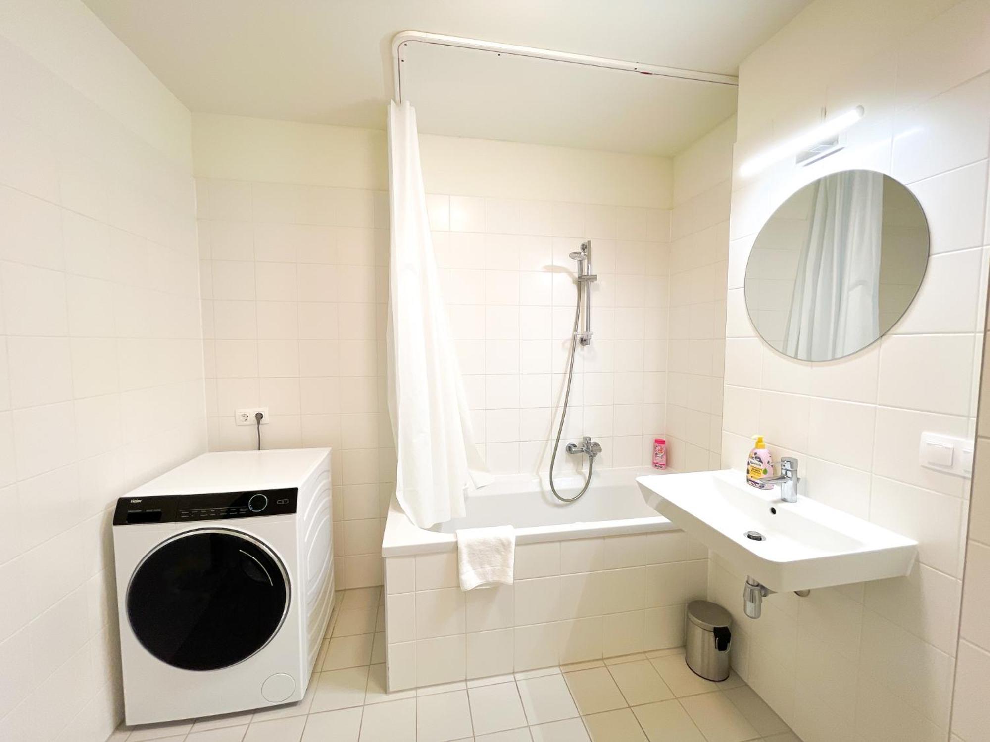 Whats-App Self-Check-In - 1Br Apartment, Near Airport,15 Min To Center ウィーン 部屋 写真