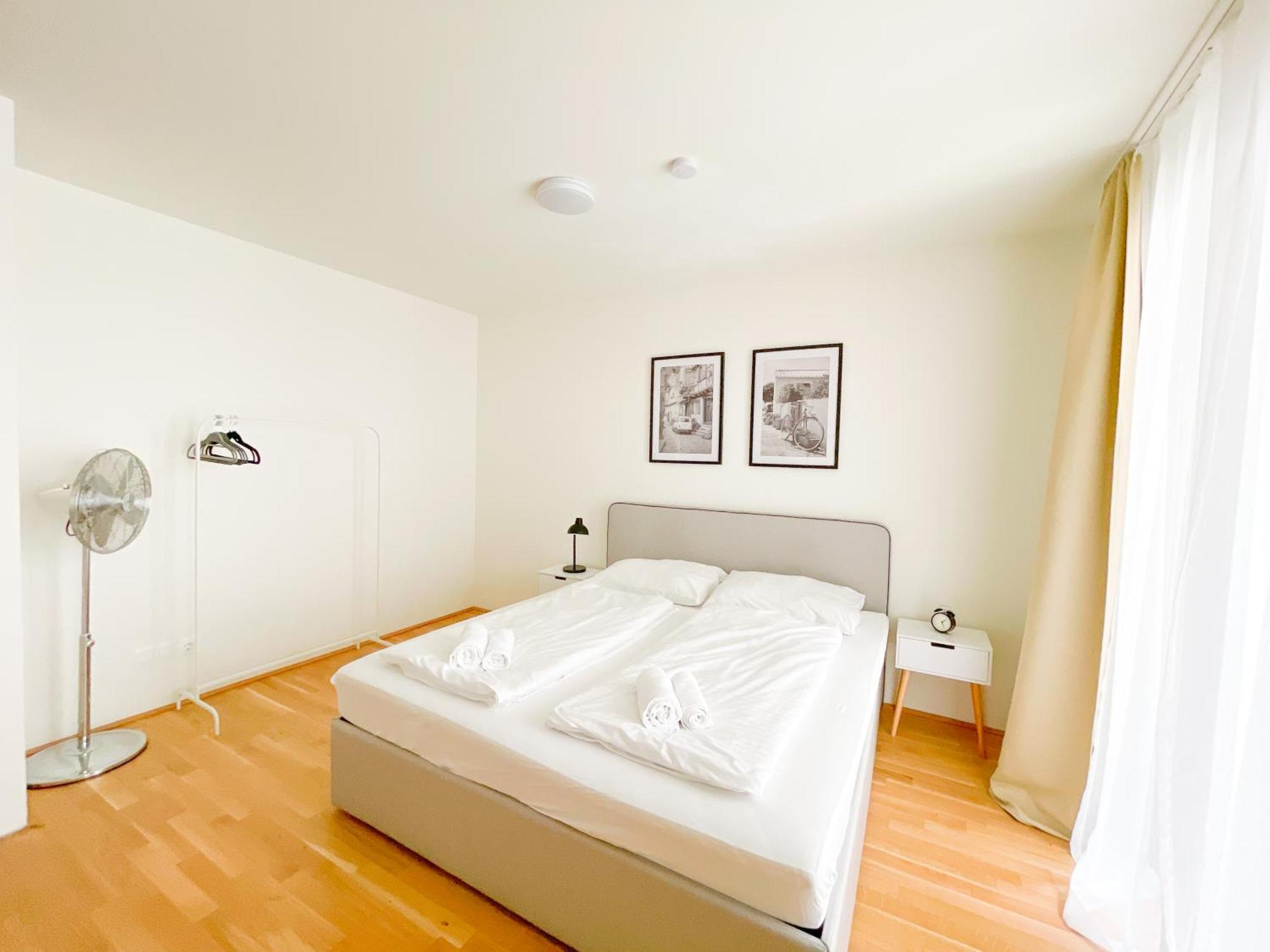 Whats-App Self-Check-In - 1Br Apartment, Near Airport,15 Min To Center ウィーン 部屋 写真